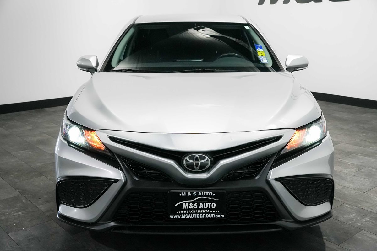 2022 Toyota Camry SE - Photo 8