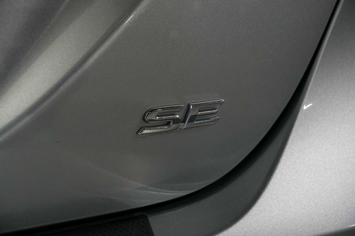 2022 Toyota Camry SE - Photo 9