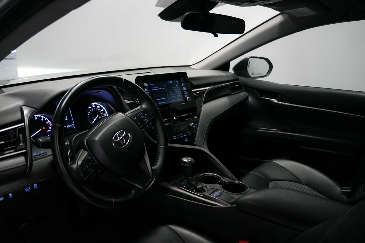 2022 Toyota Camry SE - Photo 11