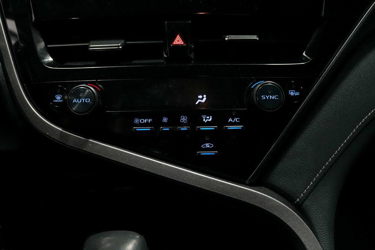 2022 Toyota Camry SE - Photo 13