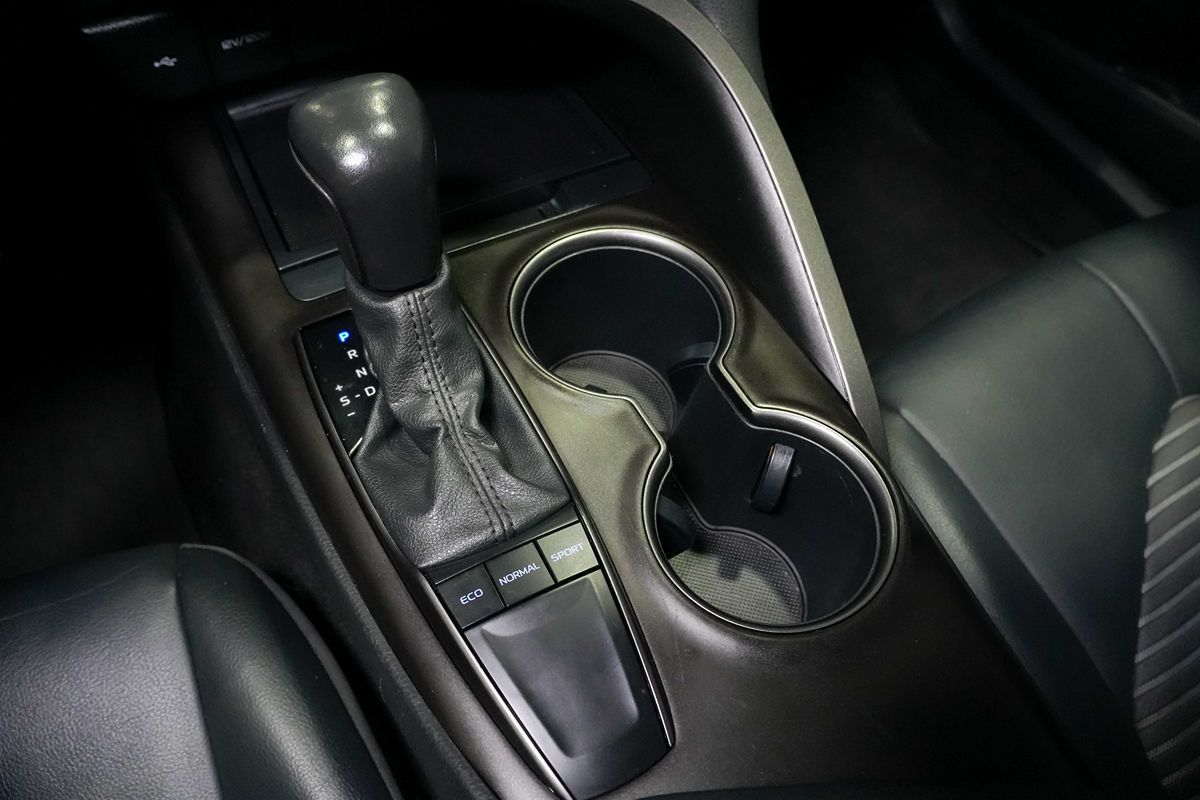 2022 Toyota Camry SE - Photo 15