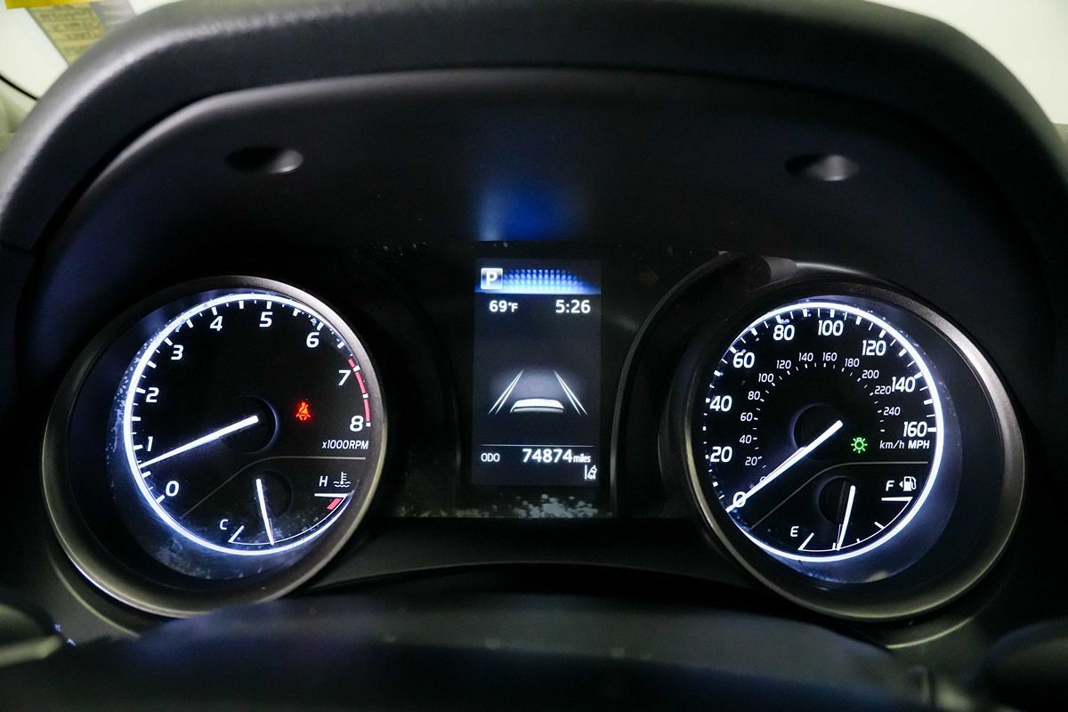 2022 Toyota Camry SE - Photo 14