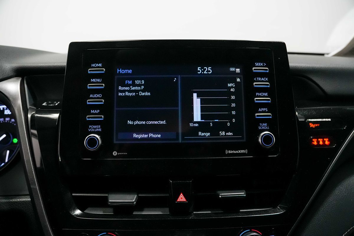 2022 Toyota Camry SE - Photo 12