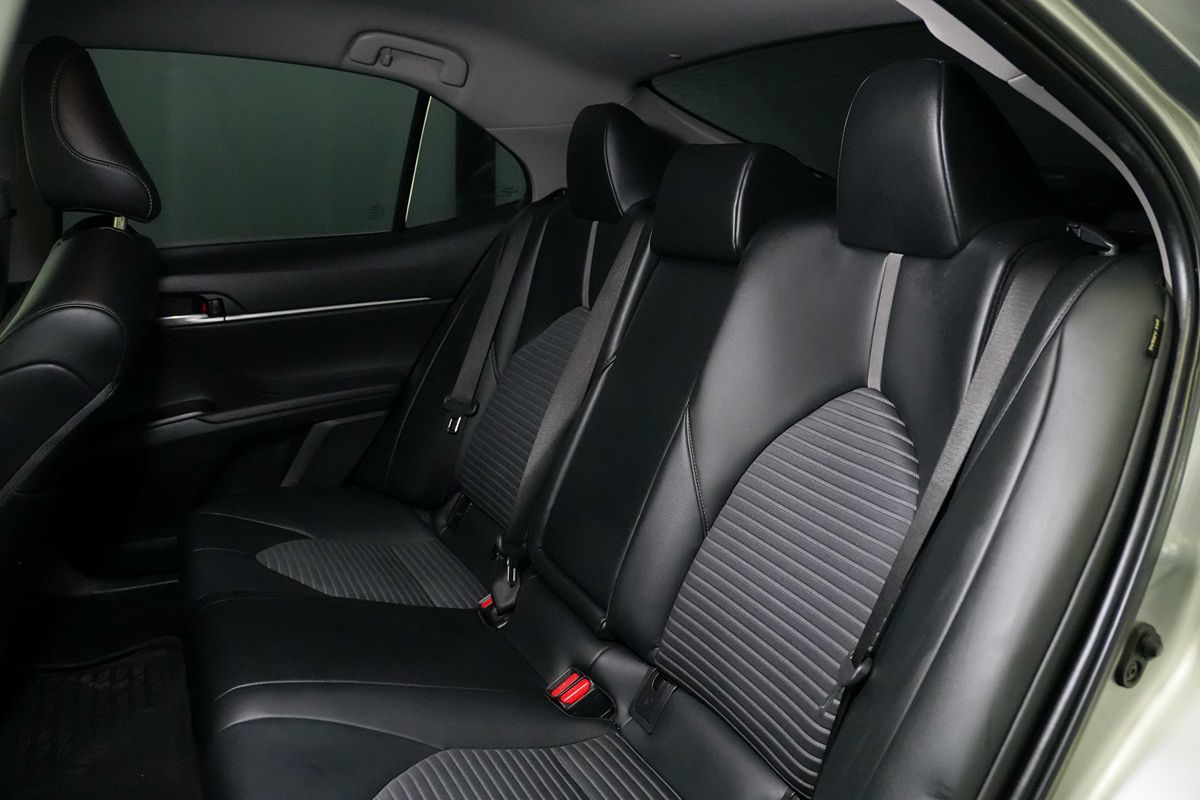 2022 Toyota Camry SE - Photo 16