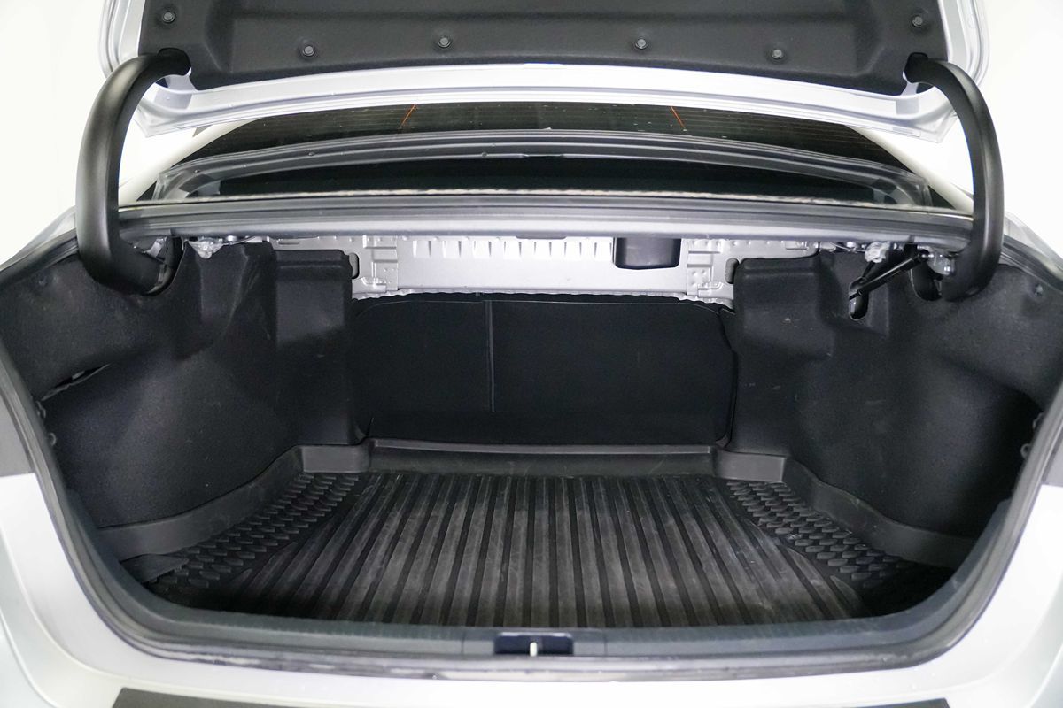 2022 Toyota Camry SE - Photo 18