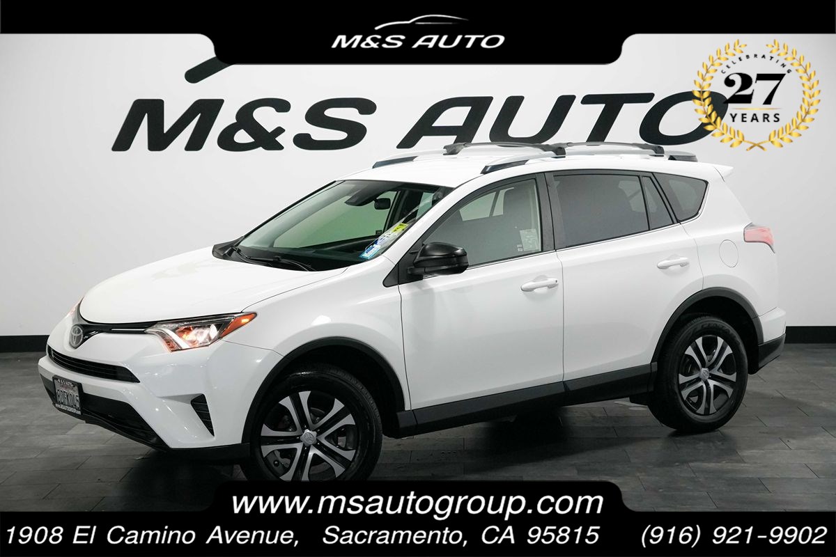 2017 Toyota RAV4 LE's photo