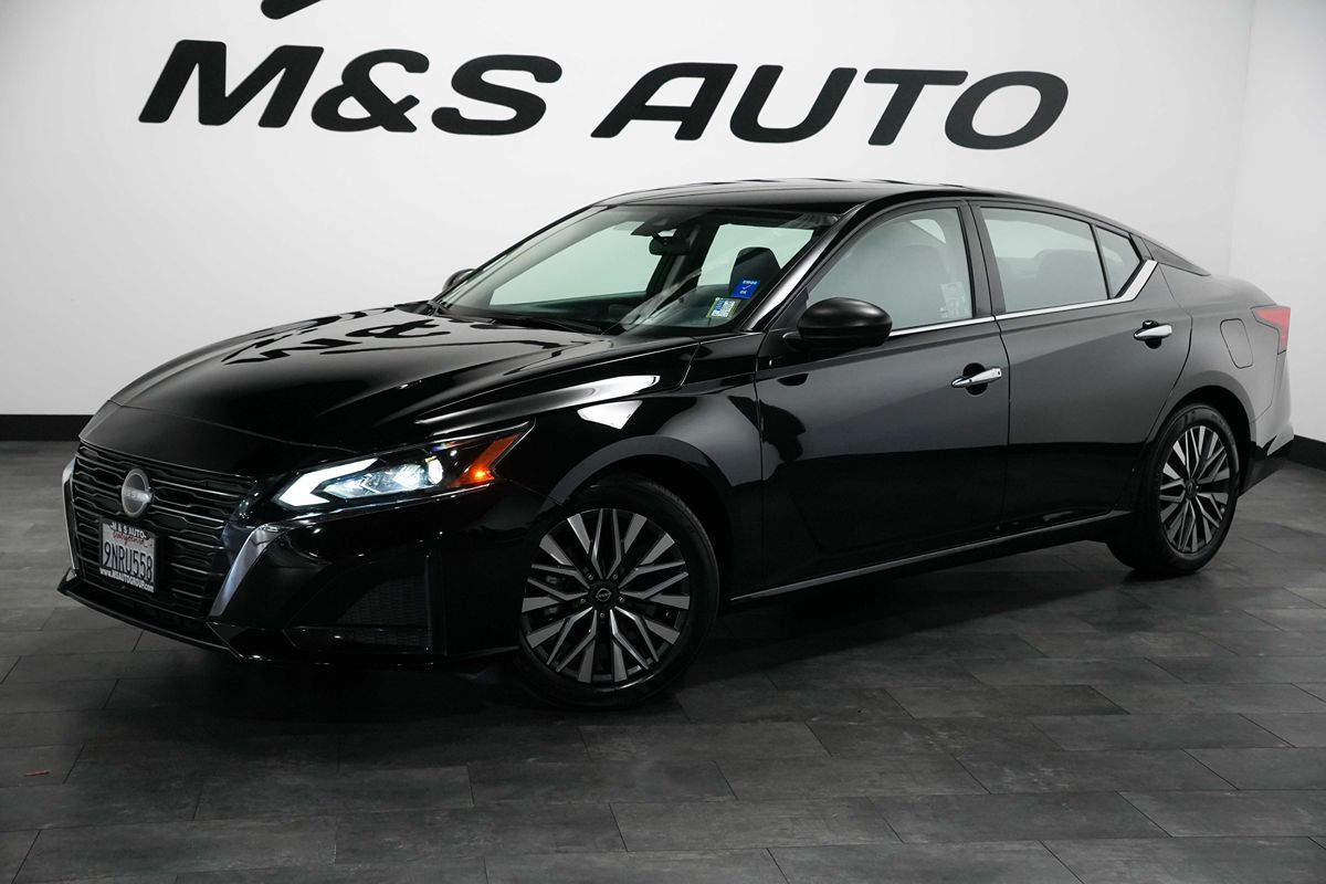 2025 Nissan Altima SV - Photo 2