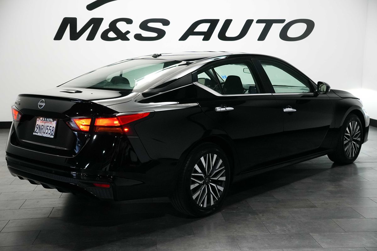 2025 Nissan Altima SV - Photo 4