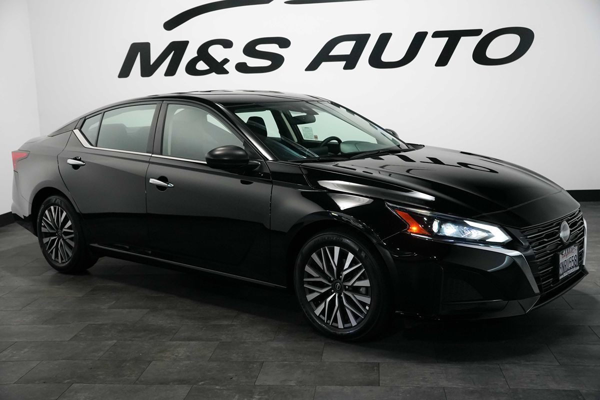2025 Nissan Altima SV - Photo 7