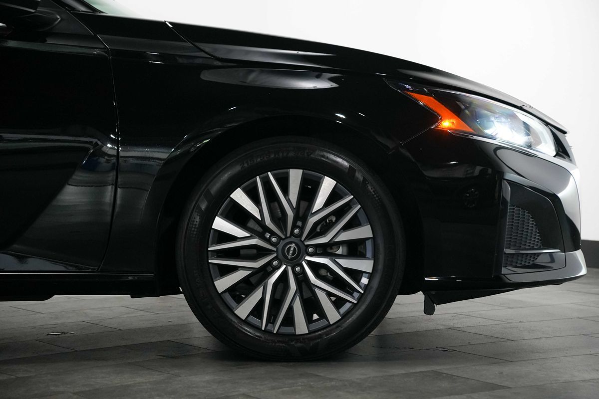 2025 Nissan Altima SV - Photo 9