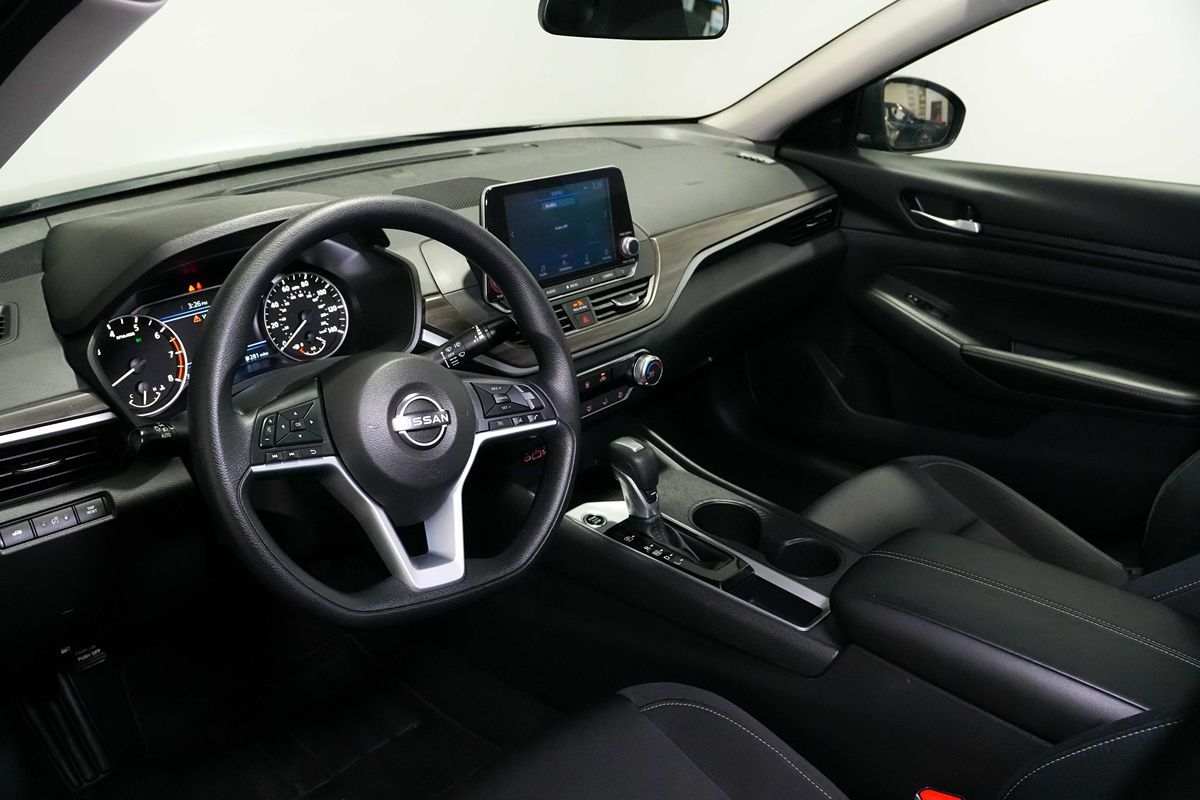 2025 Nissan Altima SV - Photo 13