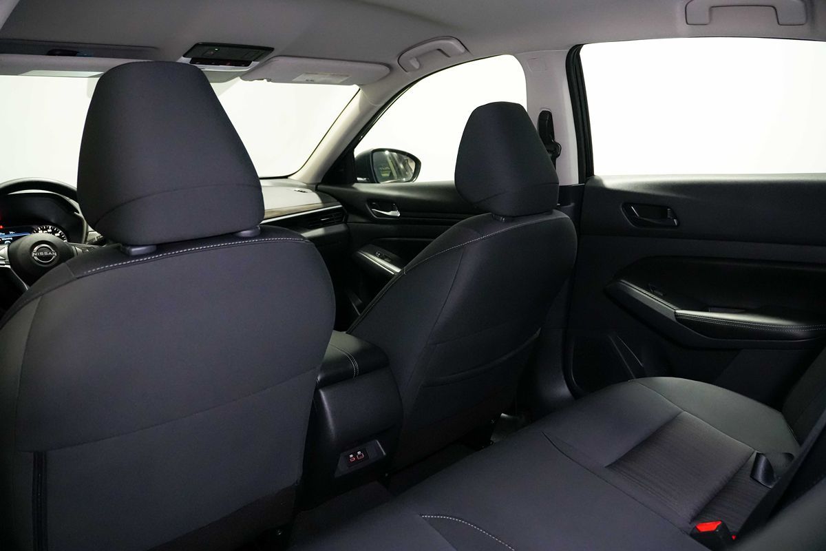 2025 Nissan Altima SV - Photo 19