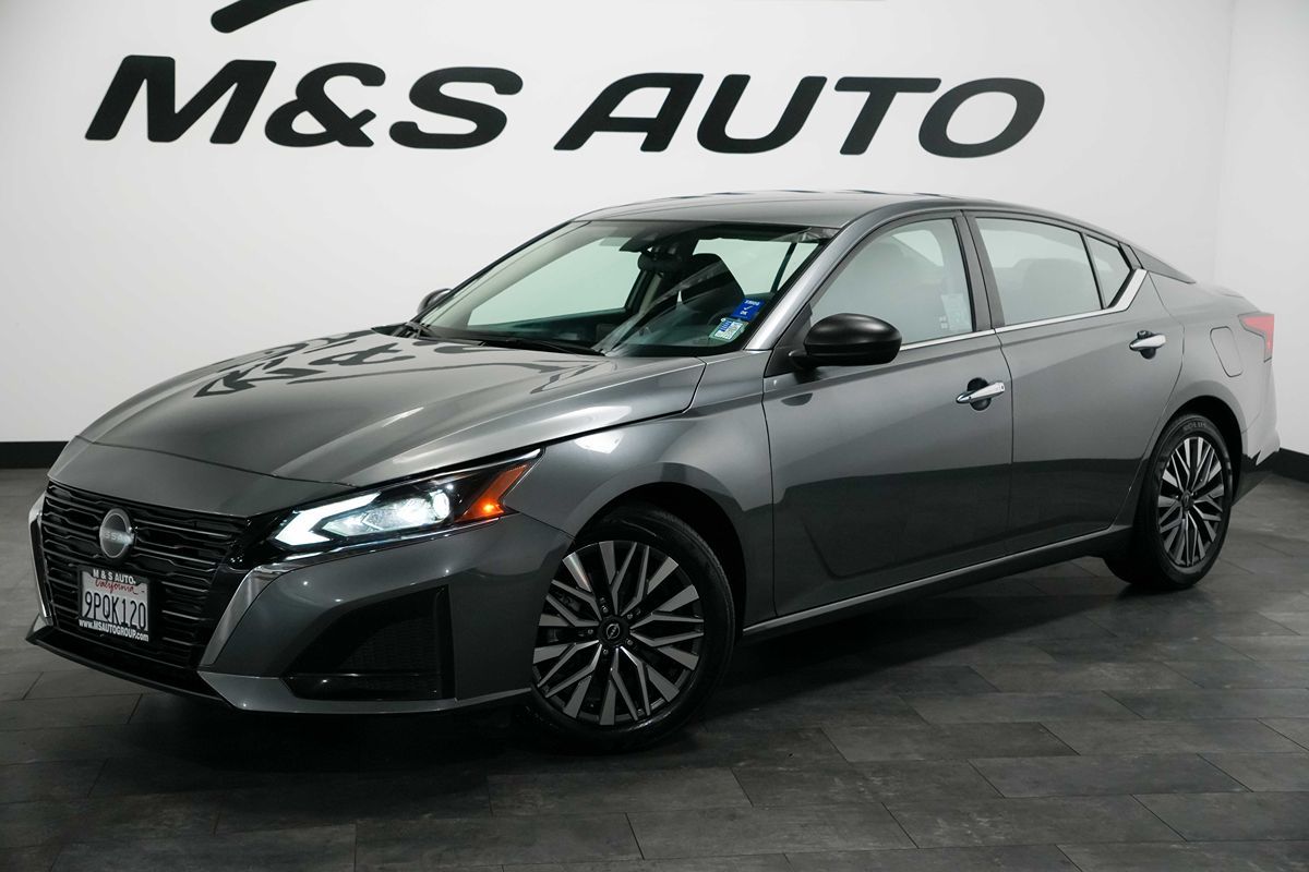 2025 Nissan Altima SV - Photo 2