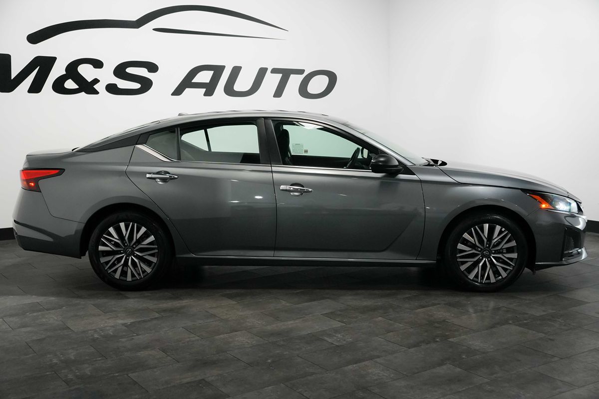 2025 Nissan Altima SV - Photo 6
