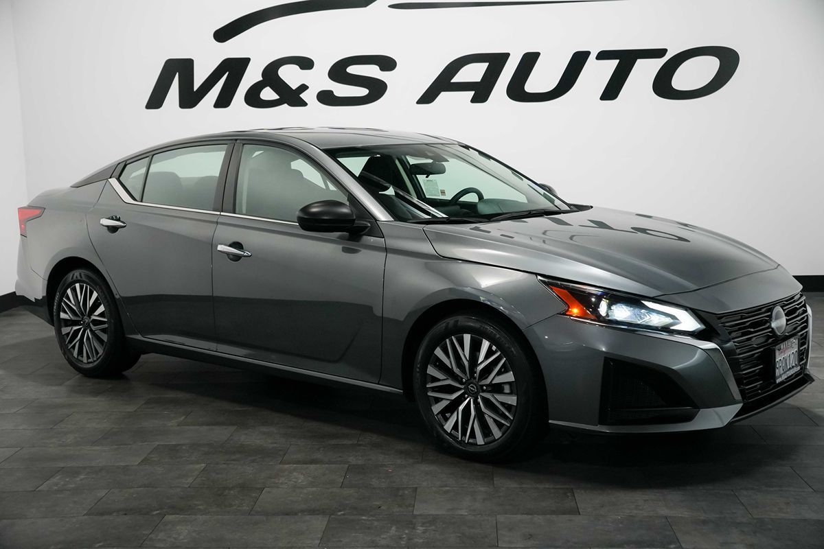 2025 Nissan Altima SV - Photo 7