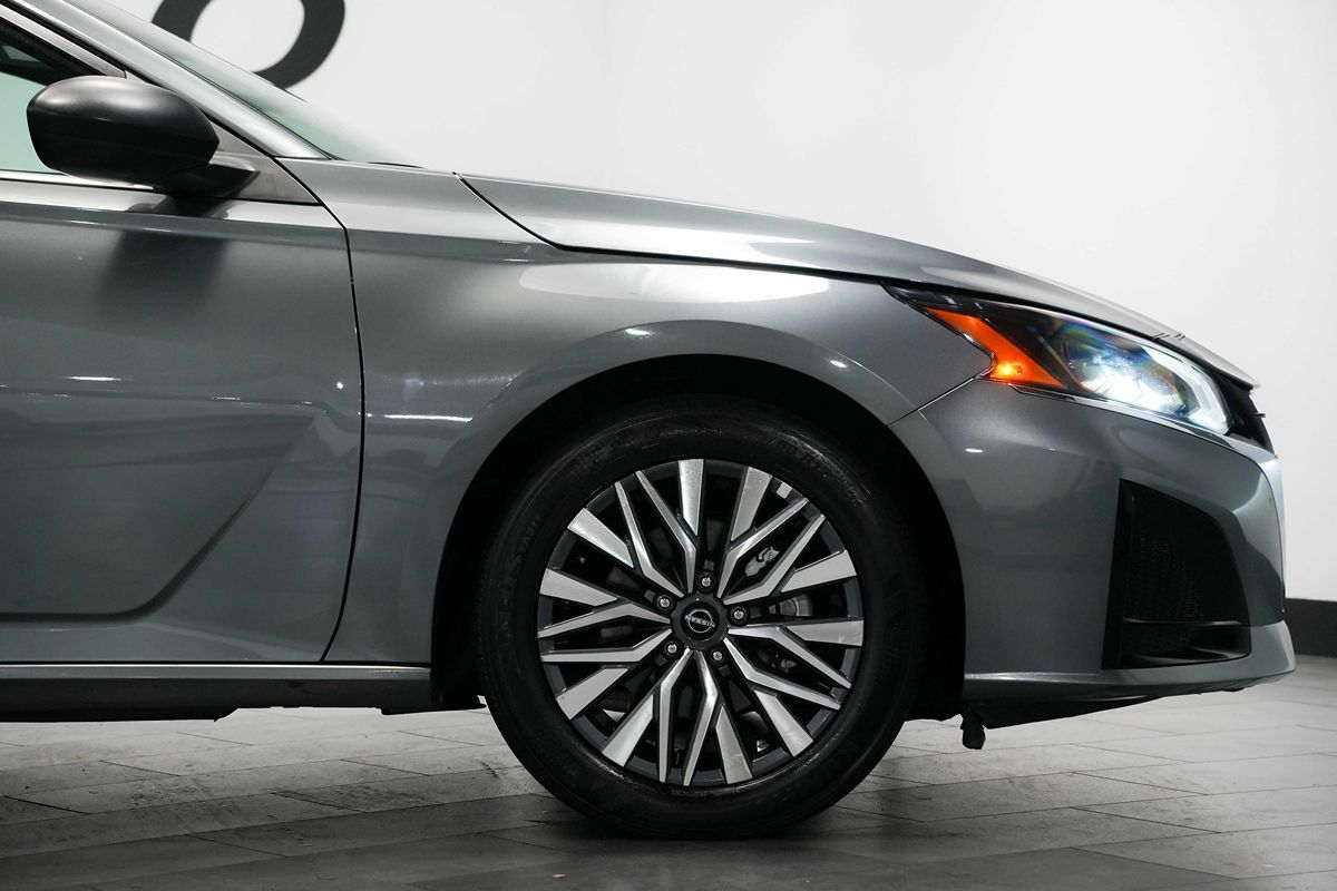 2025 Nissan Altima SV - Photo 9