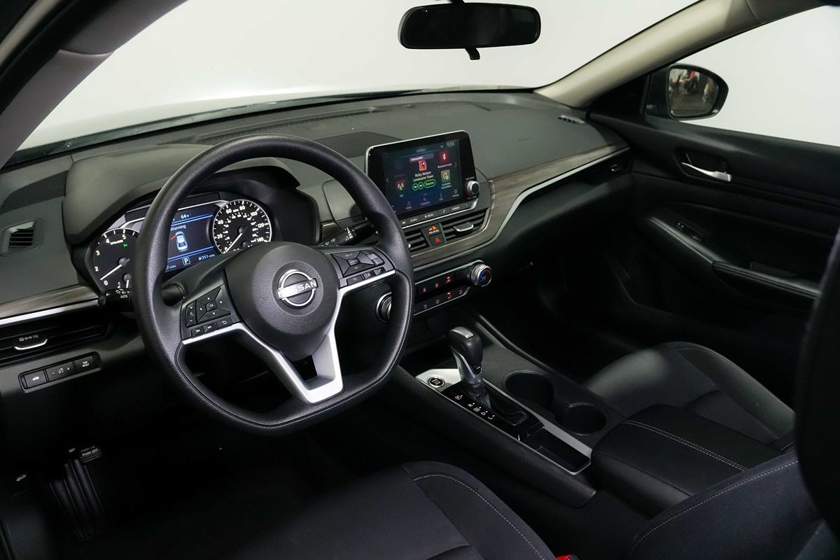 2025 Nissan Altima SV - Photo 13