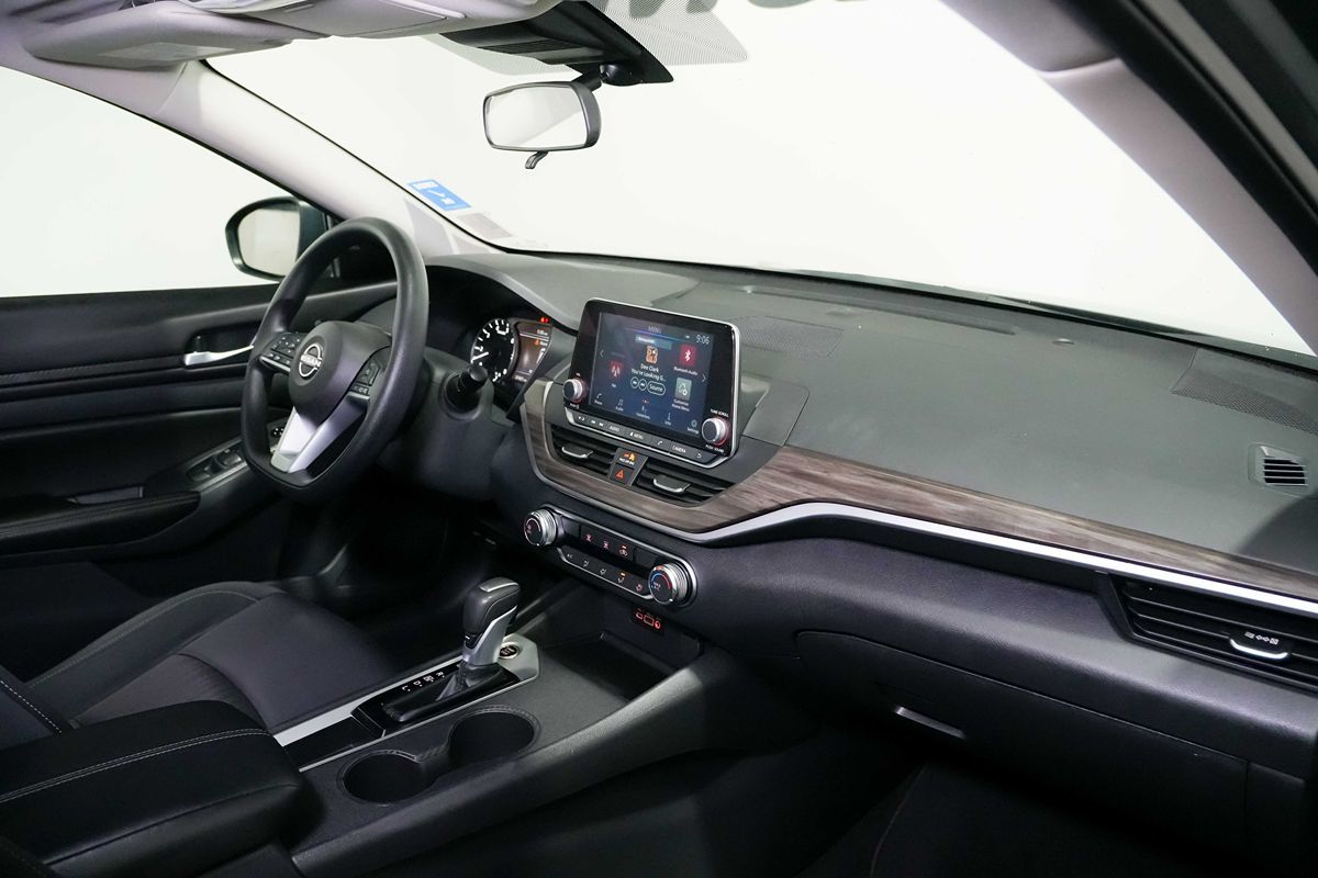 2025 Nissan Altima SV - Photo 24