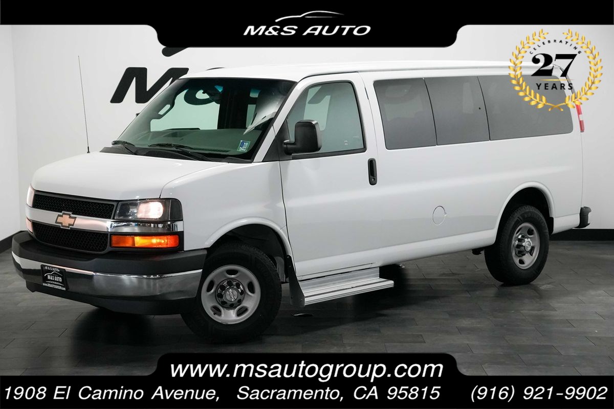 2017 Chevrolet Express 3500 LS's photo