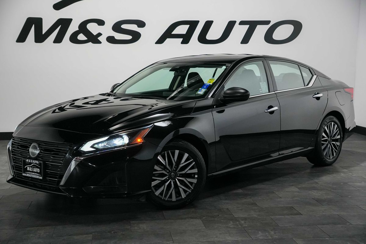 2025 Nissan Altima SV - Photo 2