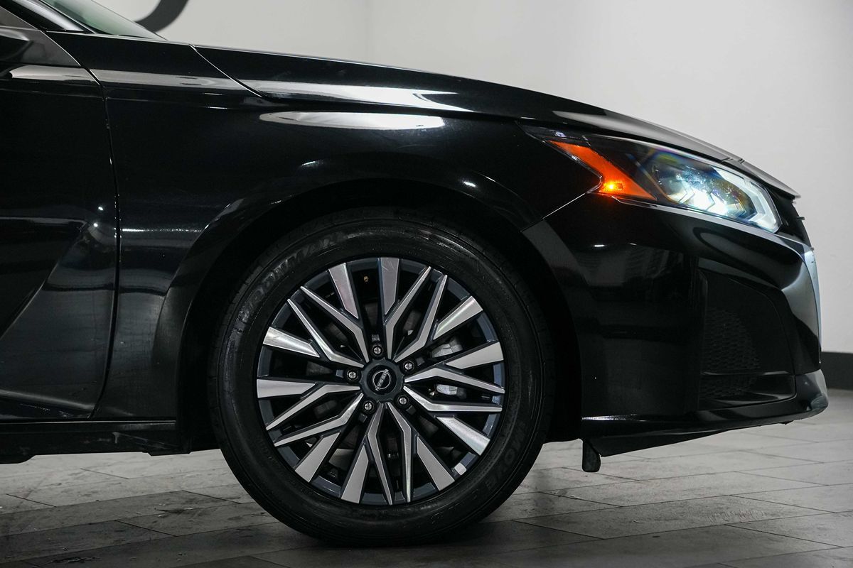 2025 Nissan Altima SV - Photo 9