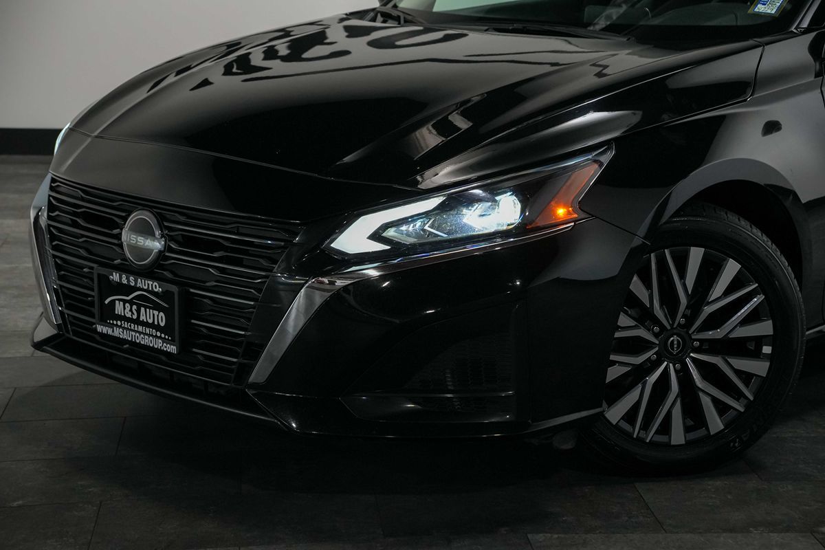 2025 Nissan Altima SV - Photo 10