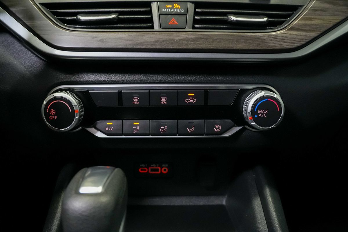 2025 Nissan Altima SV - Photo 13