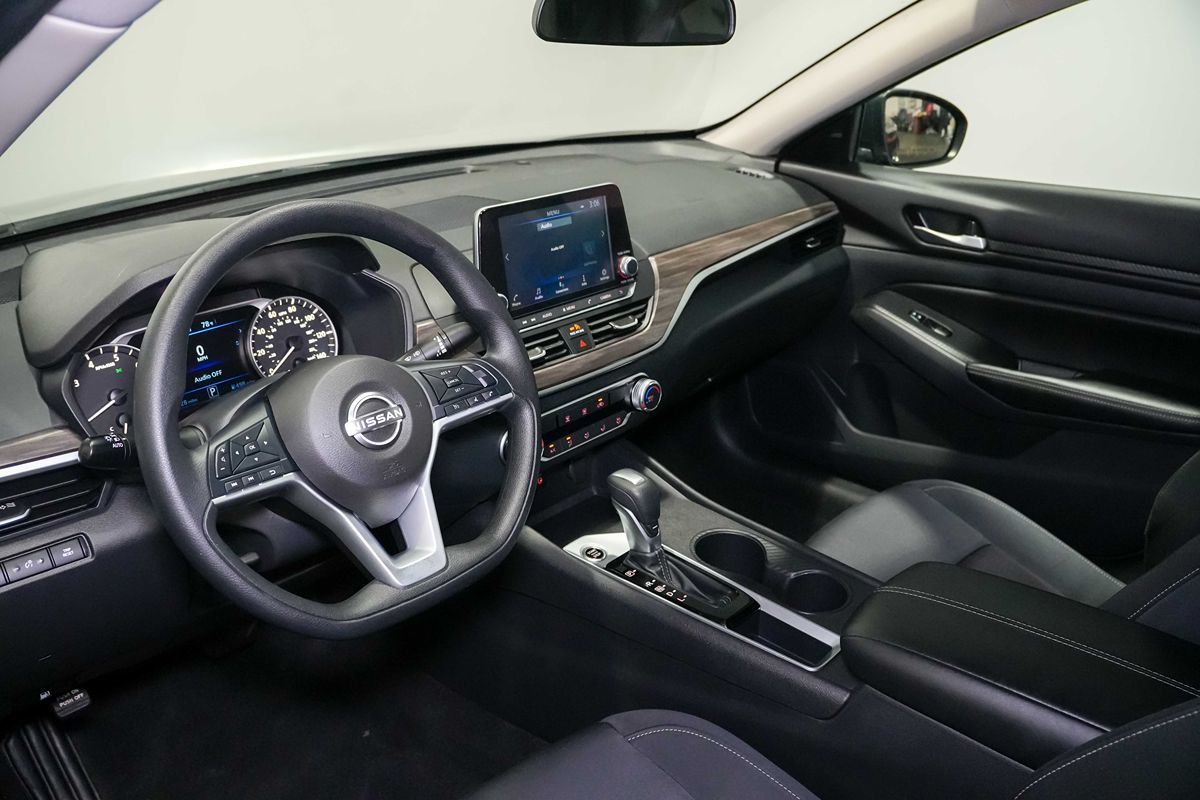 2025 Nissan Altima SV - Photo 17