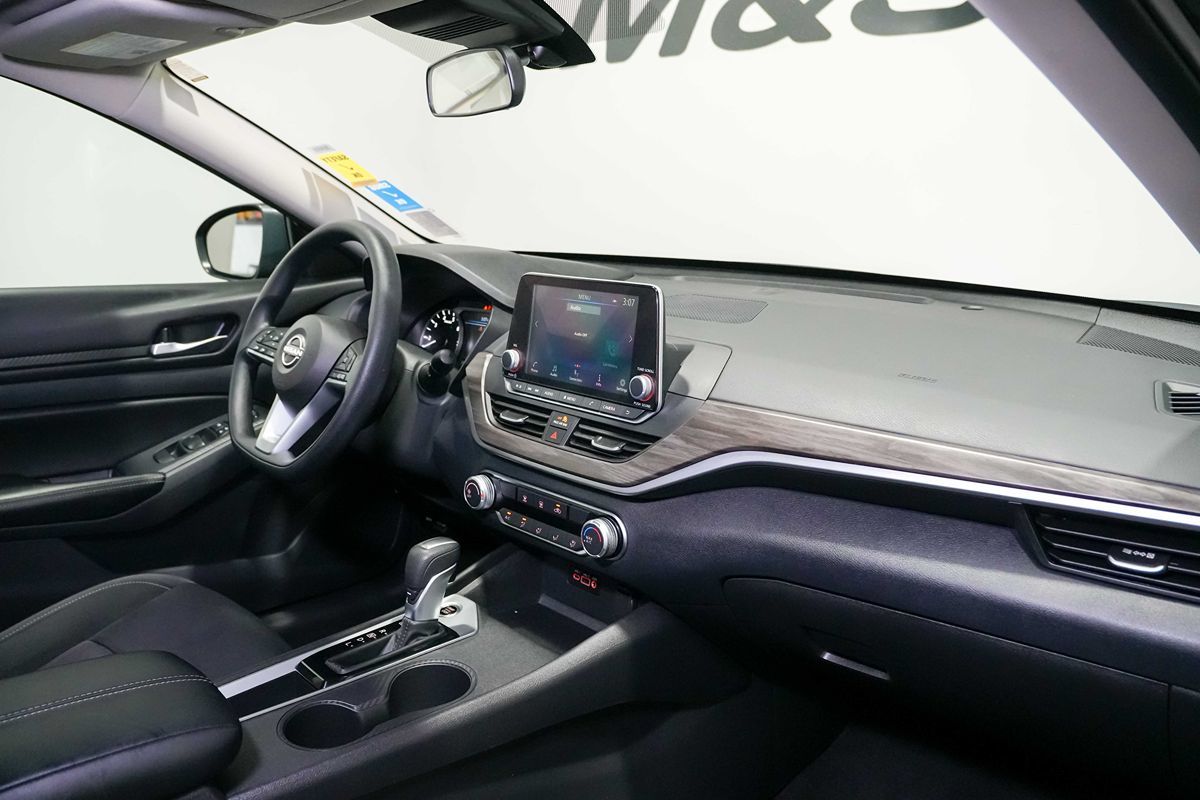2025 Nissan Altima SV - Photo 24