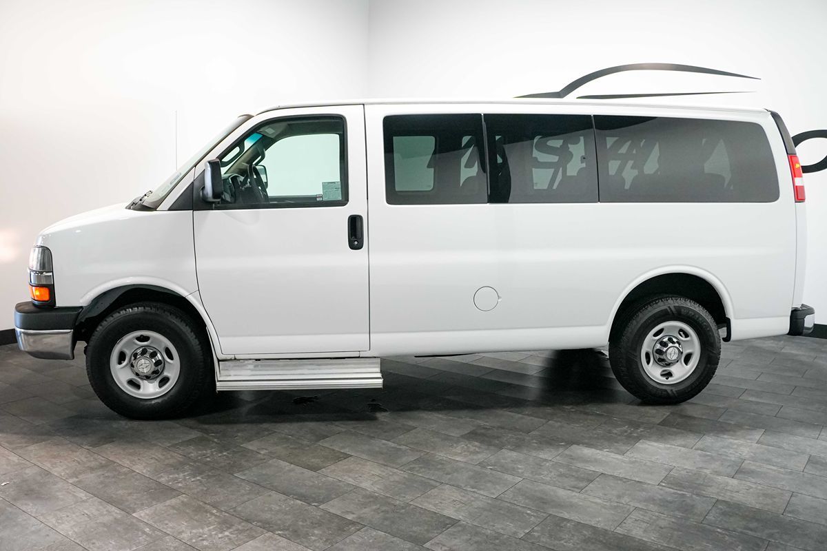 2016 Chevrolet Express Passenger LS - Photo 3