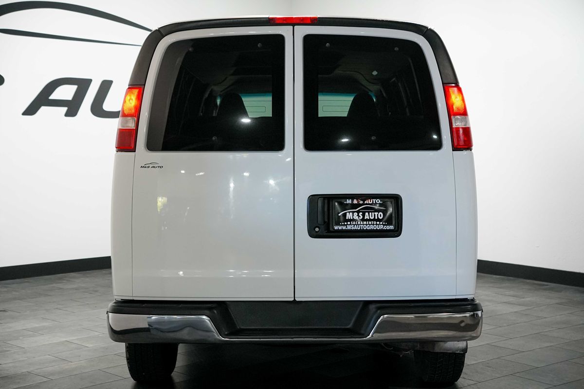 2016 Chevrolet Express Passenger LS - Photo 5