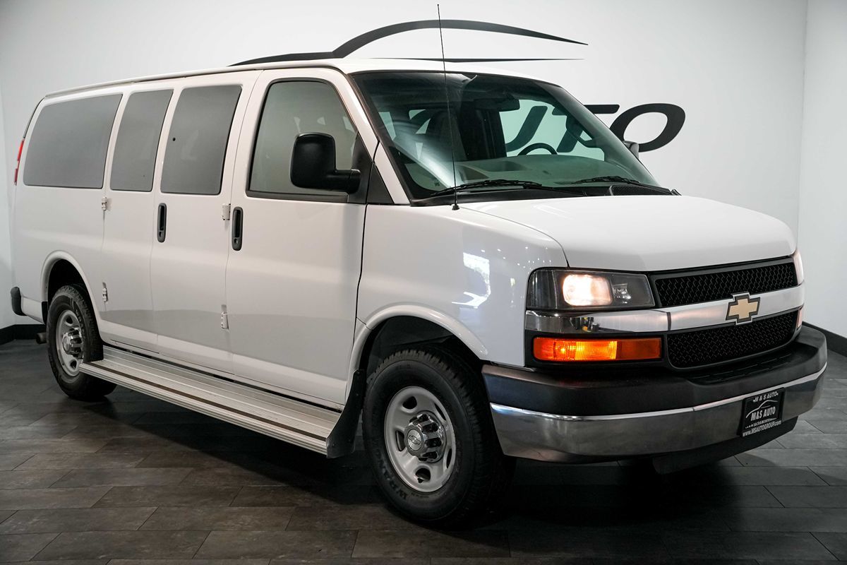 2016 Chevrolet Express Passenger LS - Photo 7