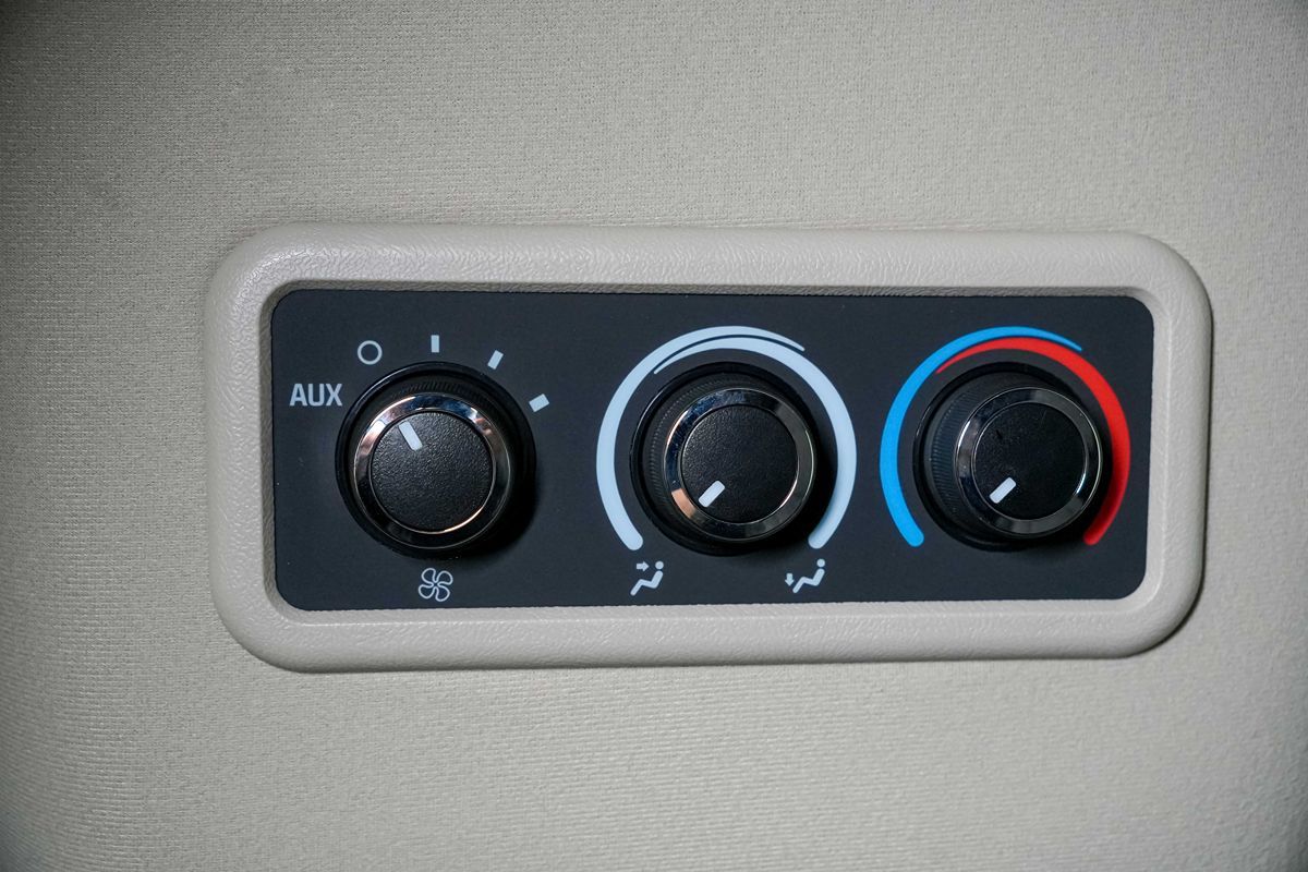 2016 Chevrolet Express Passenger LS - Photo 11