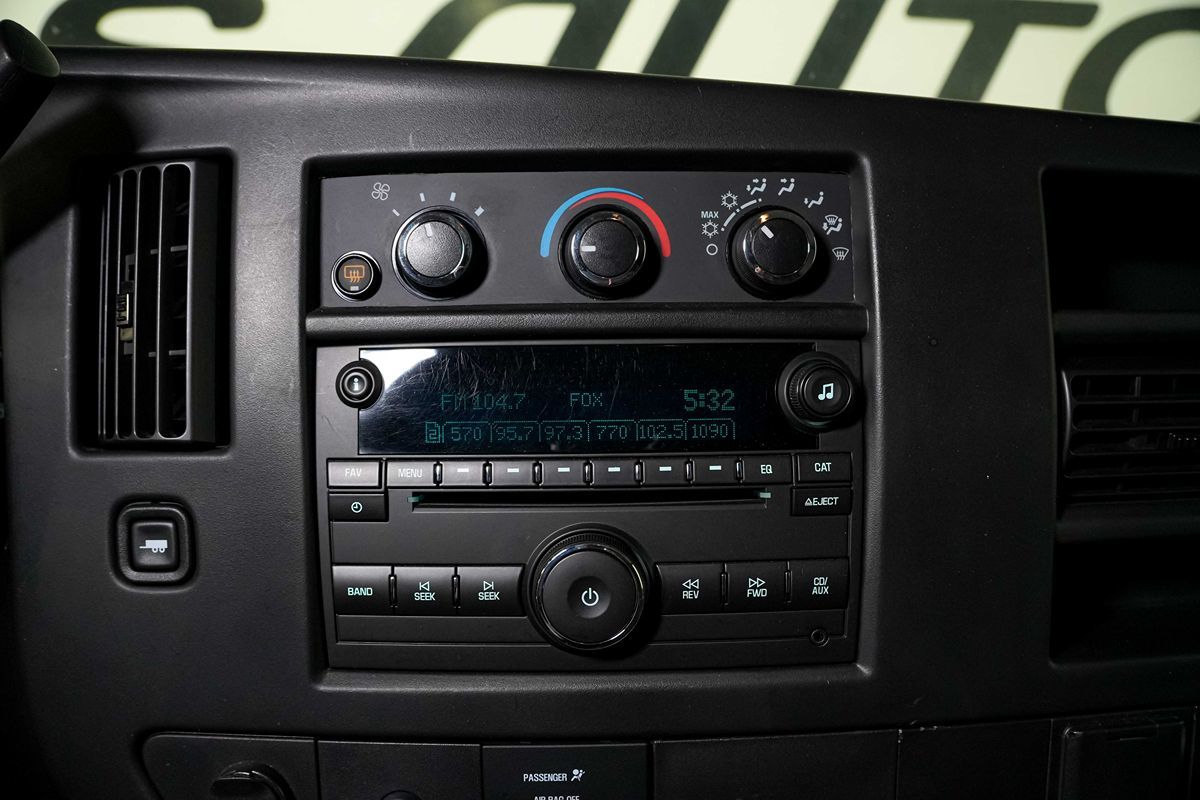 2016 Chevrolet Express Passenger LS - Photo 12