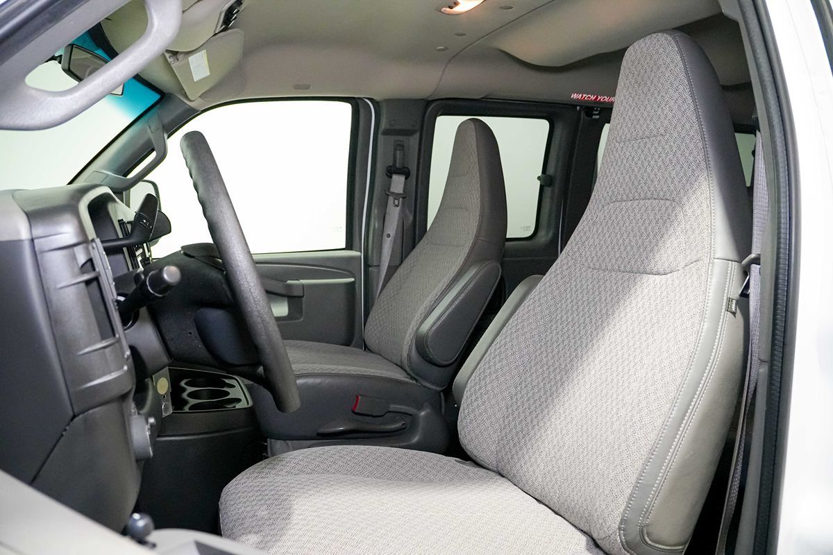 2016 Chevrolet Express Passenger LS - Photo 15
