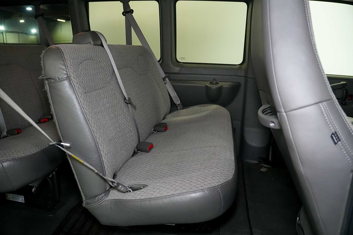 2016 Chevrolet Express Passenger LS - Photo 19