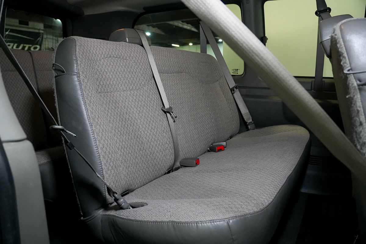 2016 Chevrolet Express Passenger LS - Photo 20