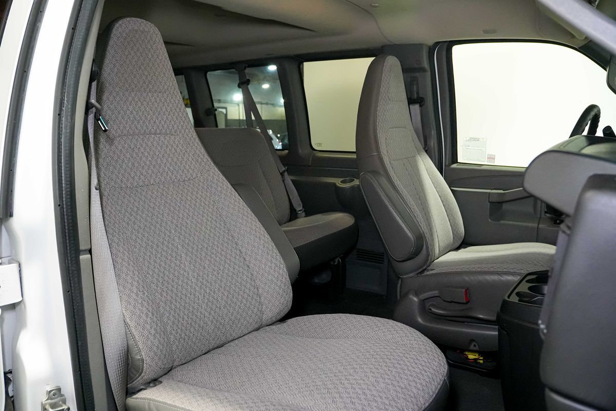 2016 Chevrolet Express Passenger LS - Photo 22