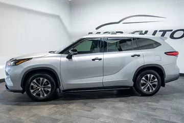 2022 Toyota Highlander XLE thumbnail
