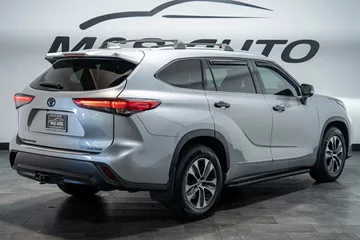 2022 Toyota Highlander XLE thumbnail