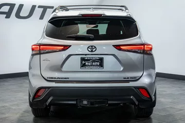 2022 Toyota Highlander XLE thumbnail