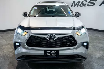 2022 Toyota Highlander XLE thumbnail