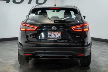 2021 Nissan Rogue S thumbnail