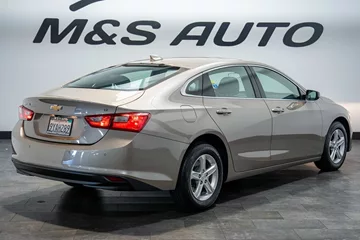 2024 Chevrolet Malibu LT thumbnail