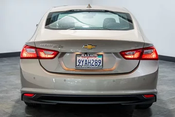 2024 Chevrolet Malibu LT thumbnail