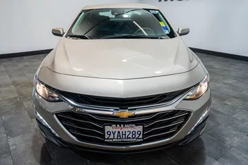 2024 Chevrolet Malibu LT thumbnail