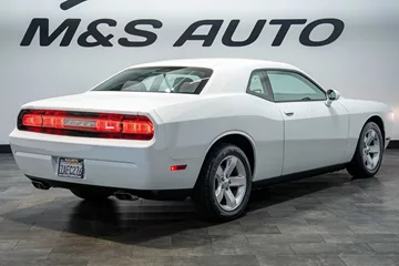 2013 Dodge Challenger SXT thumbnail