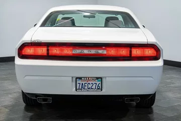 2013 Dodge Challenger SXT thumbnail