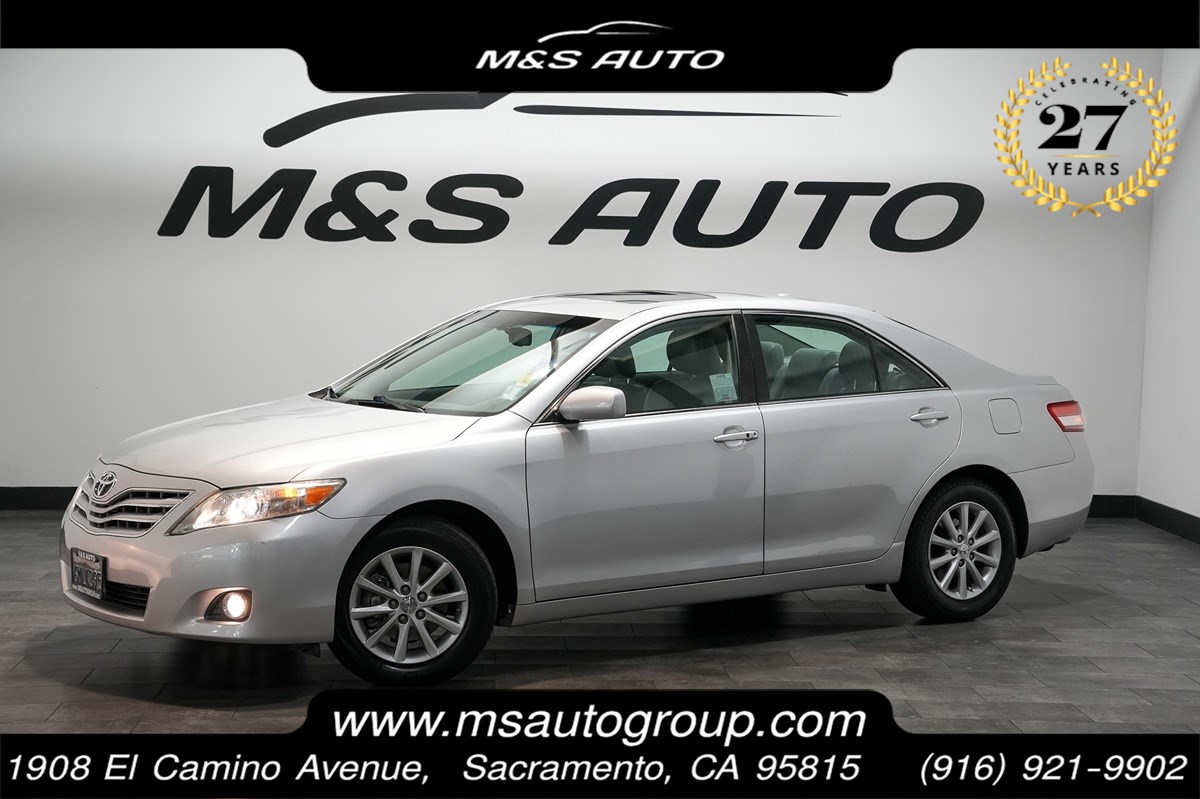  2011 Toyota Camry XLE V6   