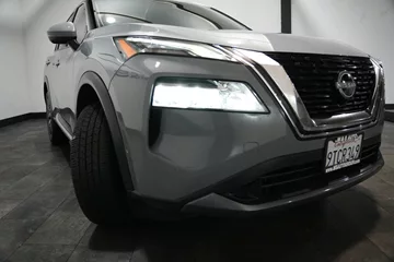 2023 Nissan Rogue SL thumbnail
